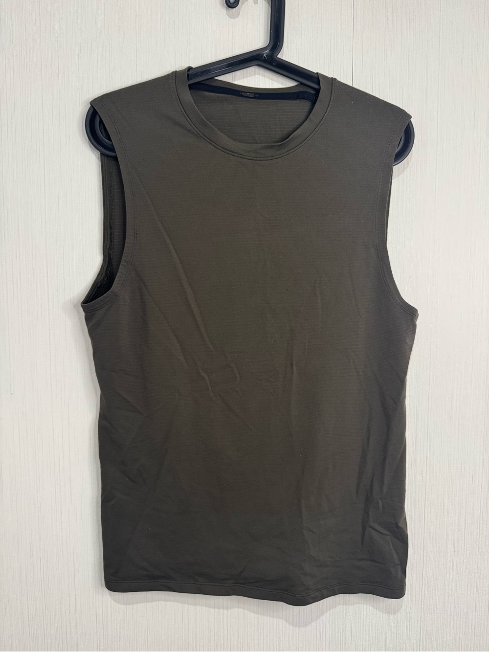 Lululemon Men’s Tank Top. Olive Green. M/L.